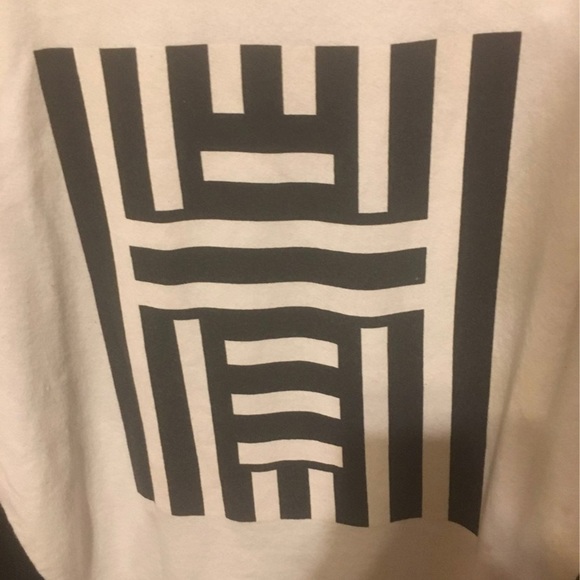 Forever 21 Black and White Sweater - Picture 2 of 4